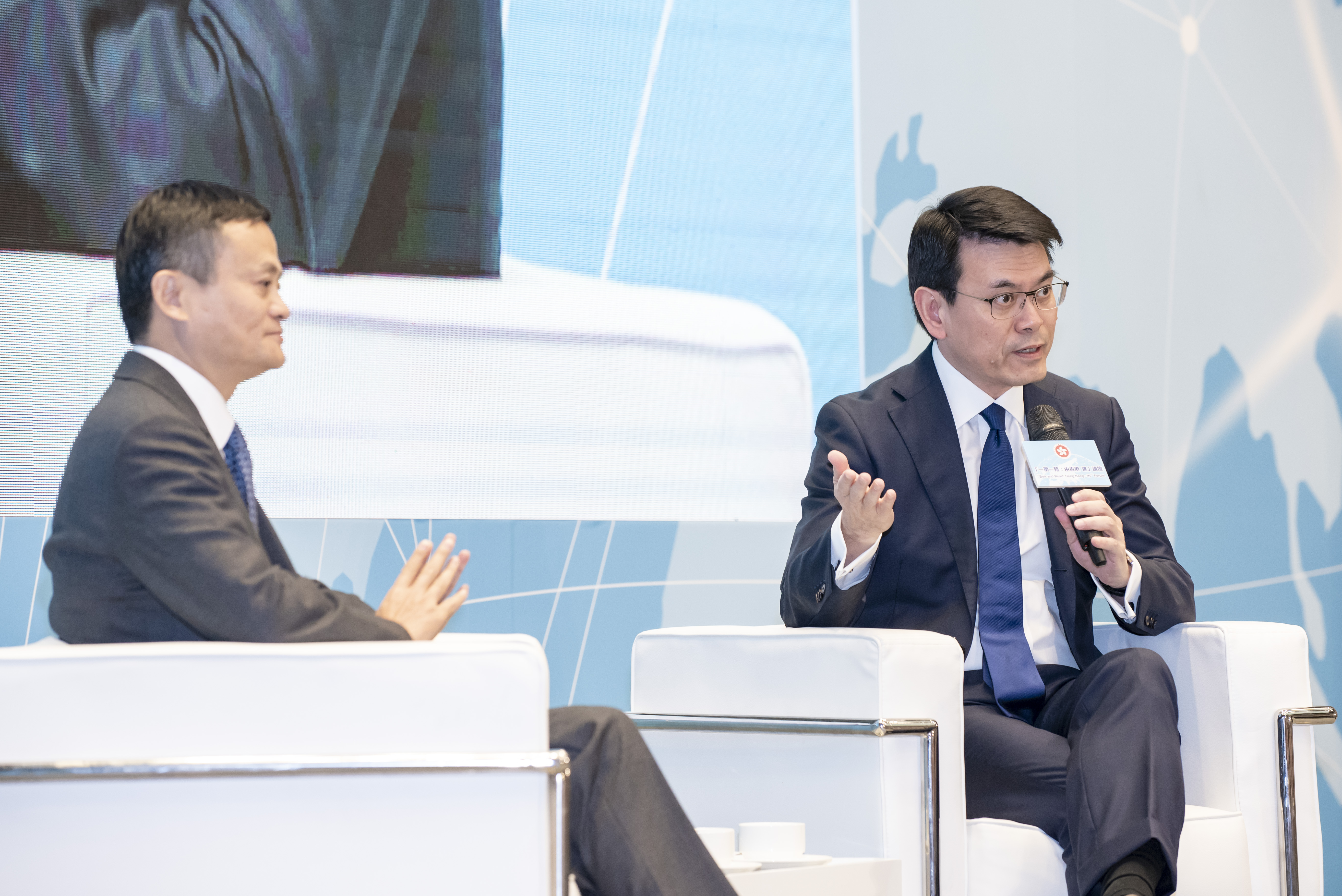 Mr Jack Ma, the Executive Chairman of the Alibaba Group, offered his insights at the sharing session of the Forum moderated by the Secretary for Commerce and Economic Development, Mr Edward Yau.