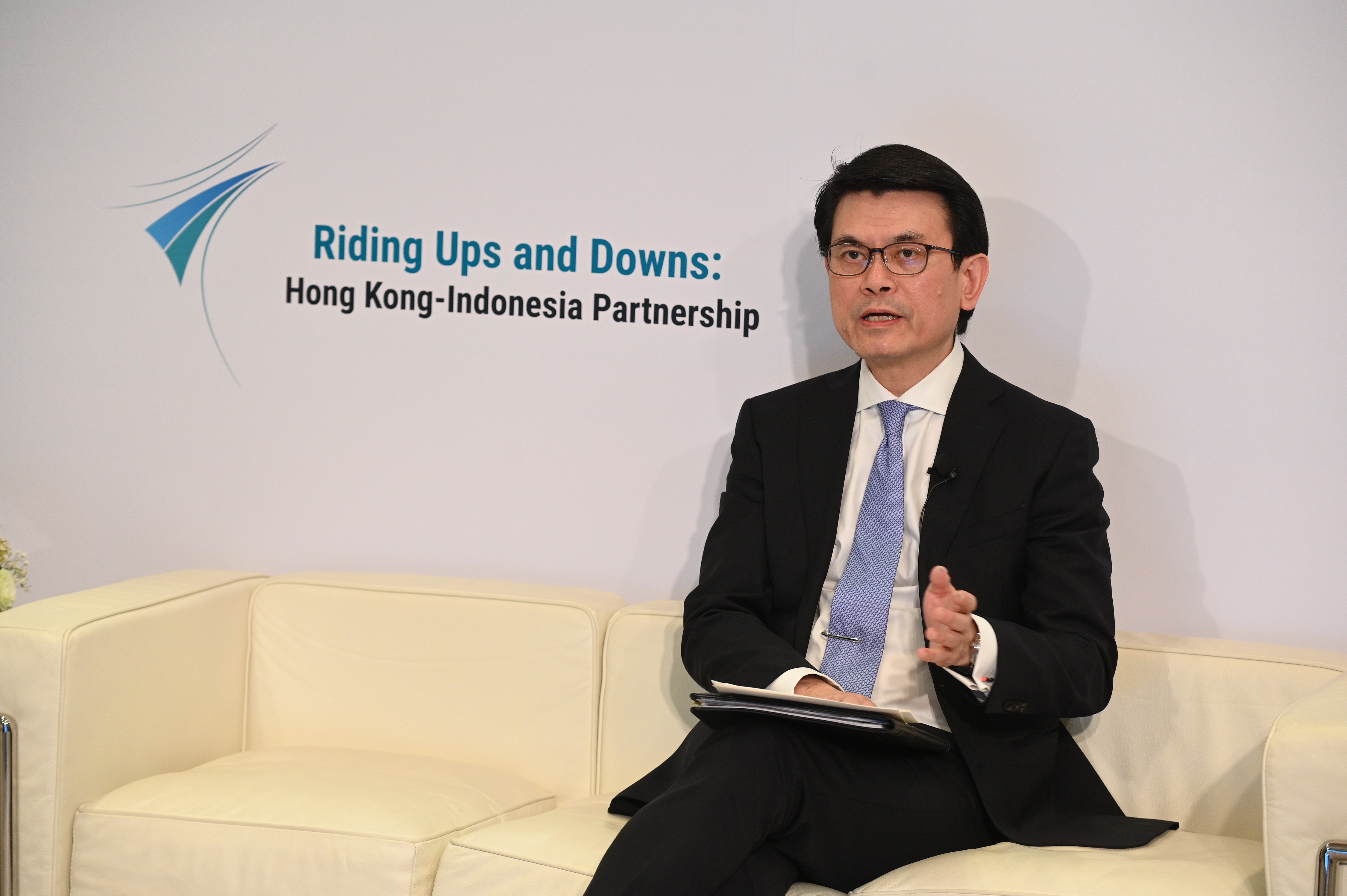The Commerce and Economic Development Bureau and the Consulate General of the Republic of Indonesia in Hong Kong jointly held a webinar entitled Riding Ups and Downs: Hong Kong-Indonesia Partnership to strengthen partnerships in trade, investment, professional services and technology. Photo shows the Secretary for Commerce and Economic Development, Mr Edward Yau, delivering remarks at the webinar.