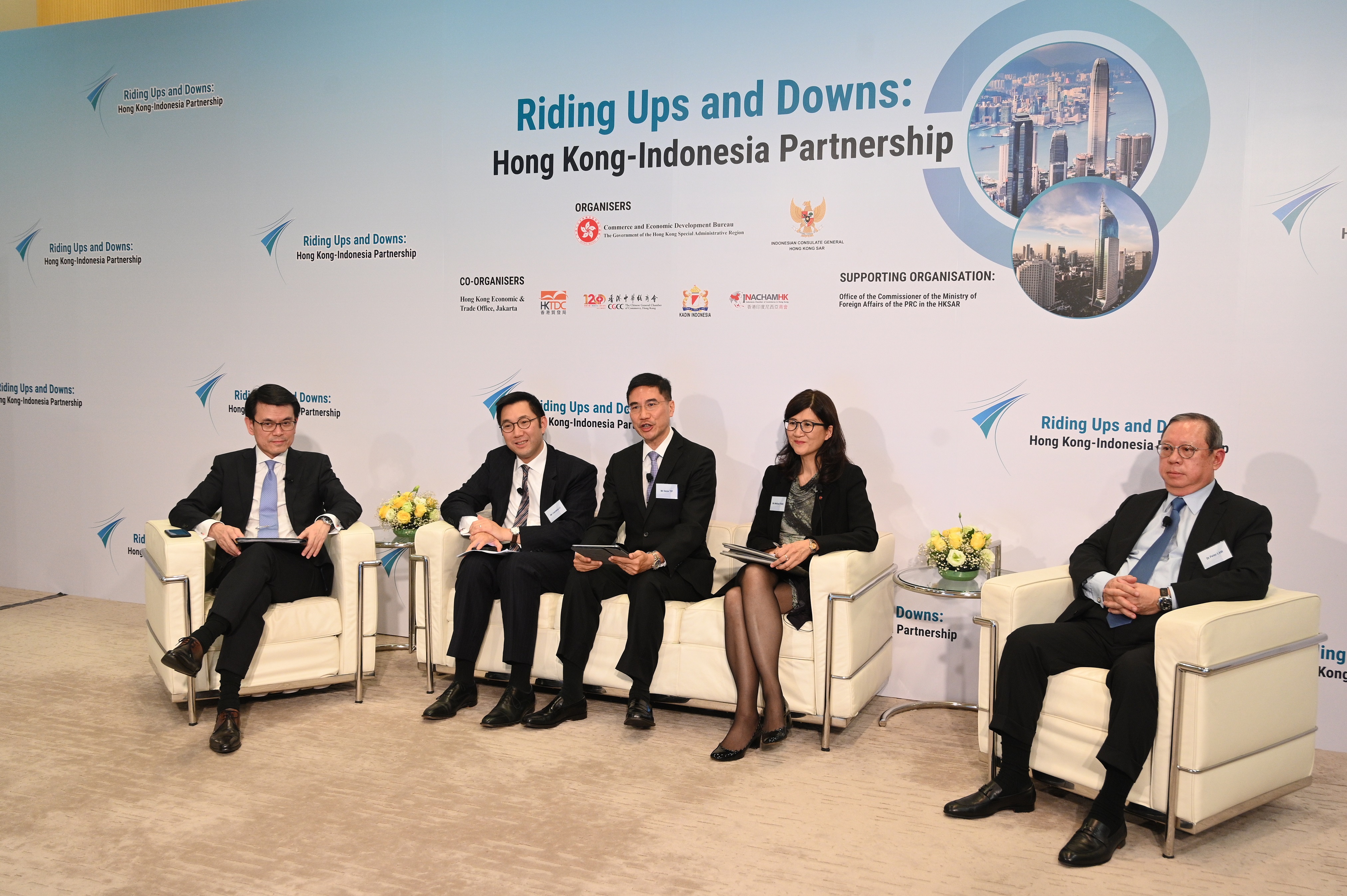 The Commerce and Economic Development Bureau and the Consulate General of the Republic of Indonesia in Hong Kong jointly held a webinar entitled Riding Ups and Downs: Hong Kong-Indonesia Partnership to strengthen partnerships in trade, investment, professional services and technology. Photo shows the Secretary for Commerce and Economic Development, Mr Edward Yau (first left), responding to participants’ questions at the webinar with (from second left) the Chairman of the Financial Services Development Council, Mr Laurence Li; the Commissioner for Belt and Road, Mr Denis Yip; the President of the Law Society of Hong Kong, Ms Melissa Pang and the Chairman of the Hong Kong Trade Development Council, Dr Peter Lam.